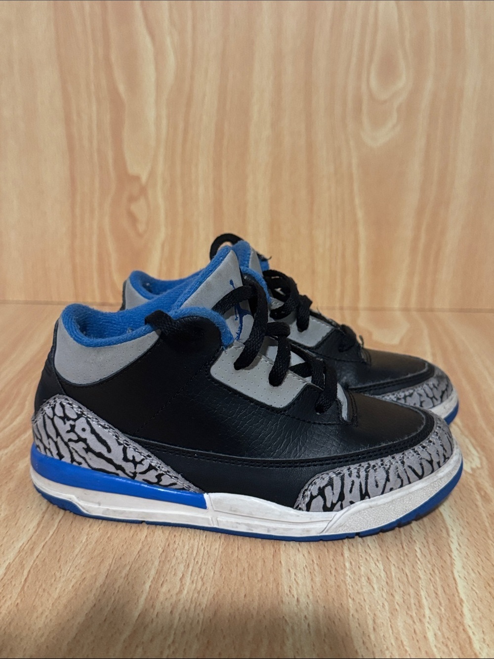 Retro Jordan 3 Kids Black and Blue Sneakers - 10C - Picture 3 of 5